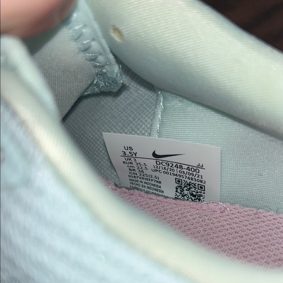 Girls size 3.5 Nike Air Zoom Sneakers in Pastel Blue and Pink - Picture 5 of 6